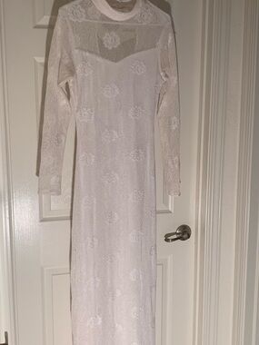 White Lace Long-Sleeve Maxi Dress